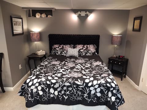 Spacious room with a cozy feel on PSU weekends!