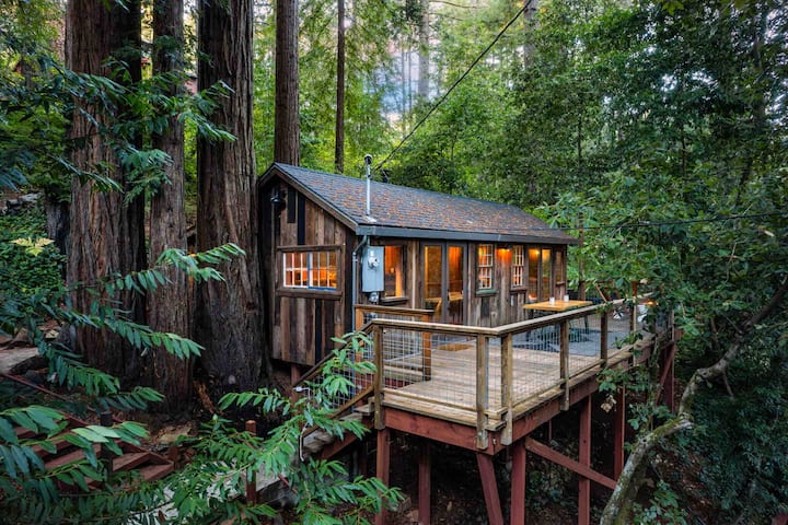 Redwood Treehouse Retreat - Hot tub, fire pit - Treehouses for Rent in ...