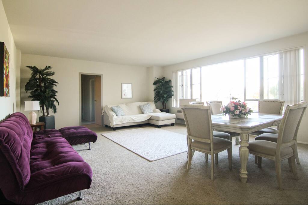 Spacious living room