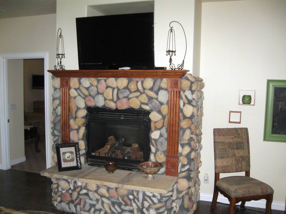 Chair,Furniture,Fireplace,Hearth,Reception Room