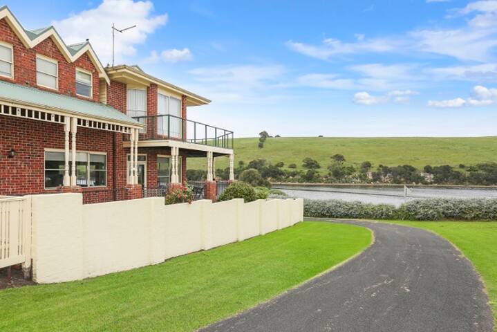 River Lodge on the Hopkins River gallery image 4