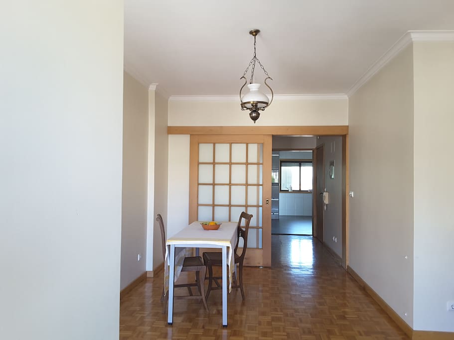 Sala com mesa