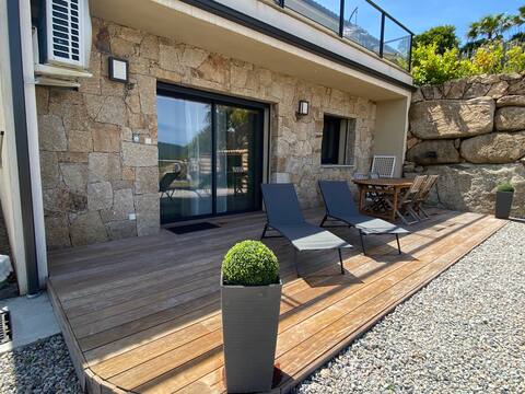 Bottom of villa with sea views and conveniently located