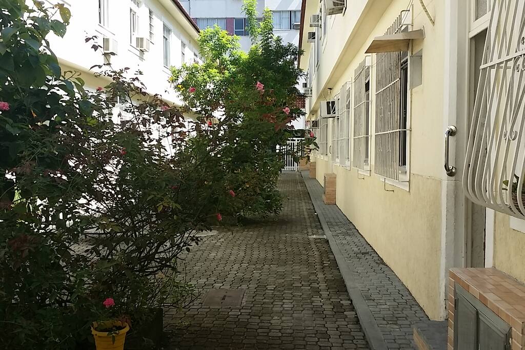 Vila houses are quiet and family places. In the heart of Rio you can leave the hype outside just as you walk in. Hear the silence. Feel the peace of mind. Welcome to our place.
