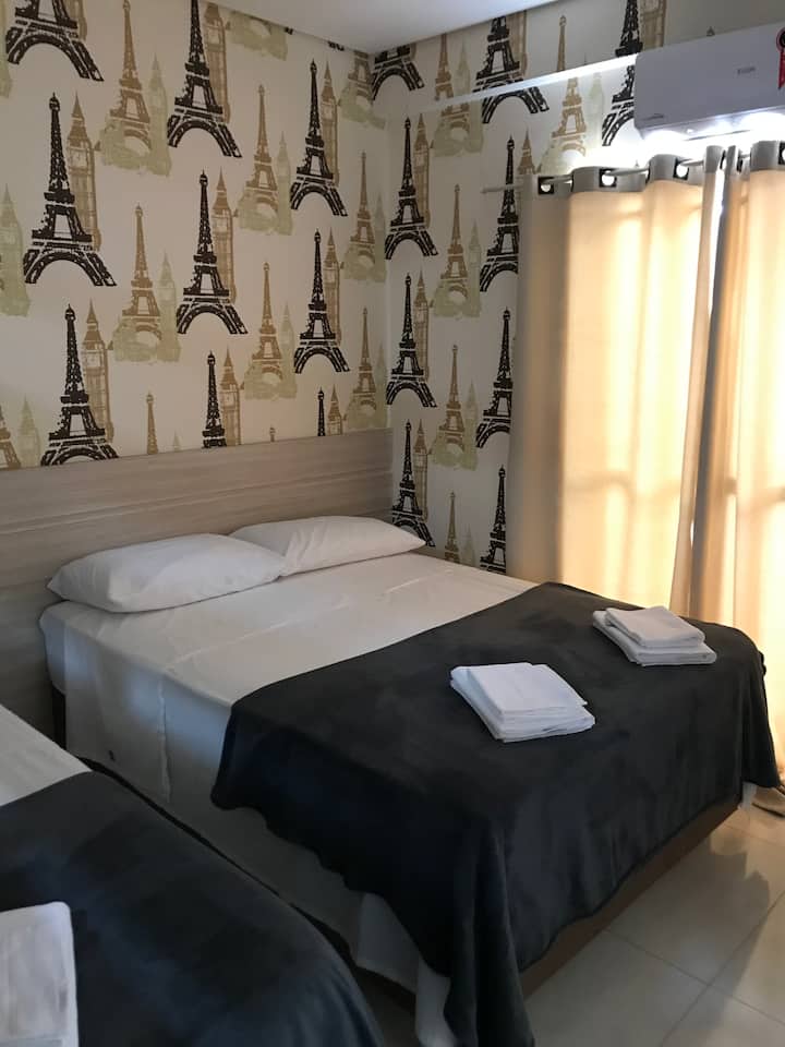 سرير من بيت المزرعة com Colchão de mola pilow top