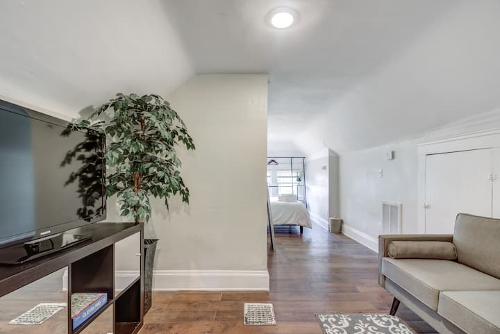 The Maproom Room | 10 Mins To Cleveland Clinic, Uh - Shaker Heights, OH