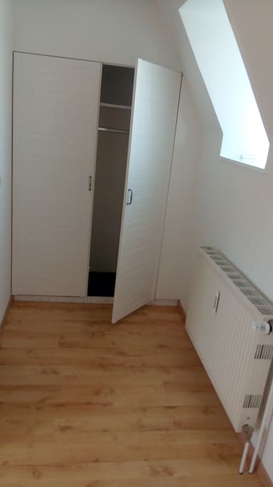 Kleiderschrank