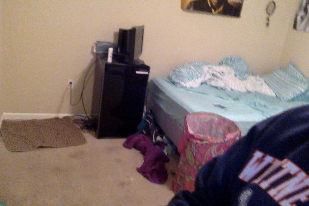 Sorry for the messy room at the moment. It will be clean when needed