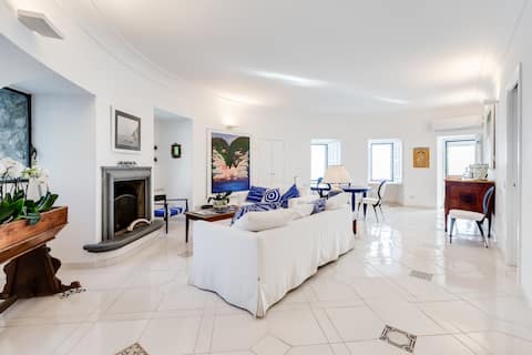 Annuncio Airbnb popolare: Torre Silja on the Seas of Positano a Positano