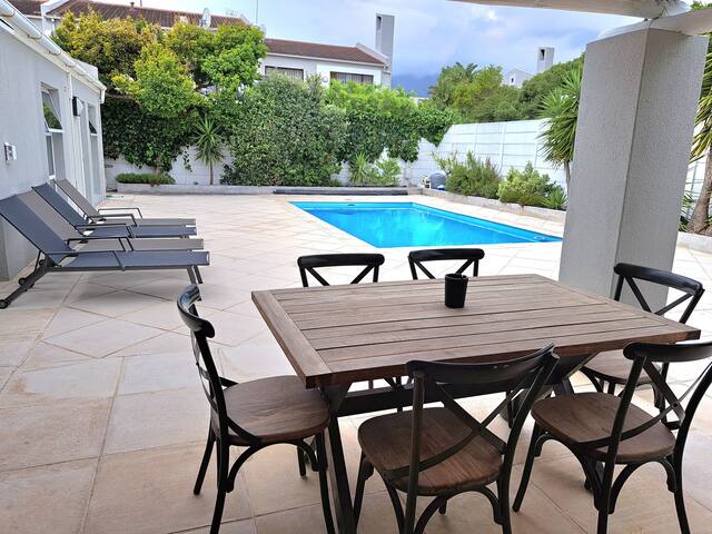 Central/Pool/Patio/BBQ gallery image 2