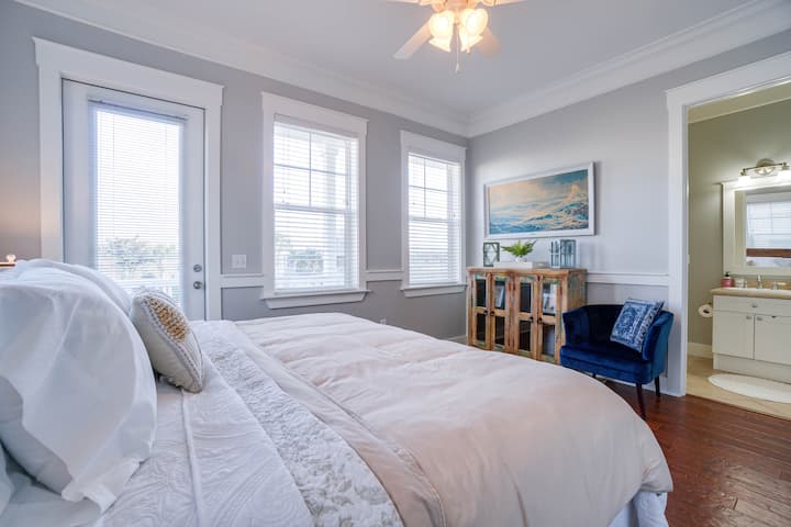 Master bedroom. (King)