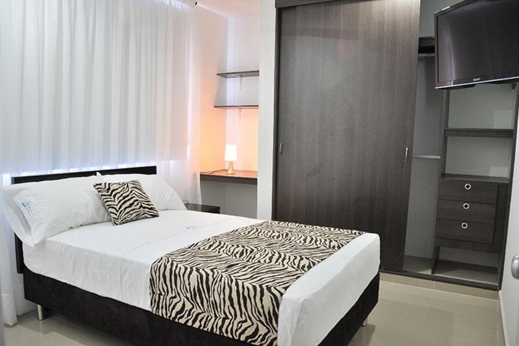 Habitaciones comodas con Closet, cajilla de seguridad, TV, aire acondicionado