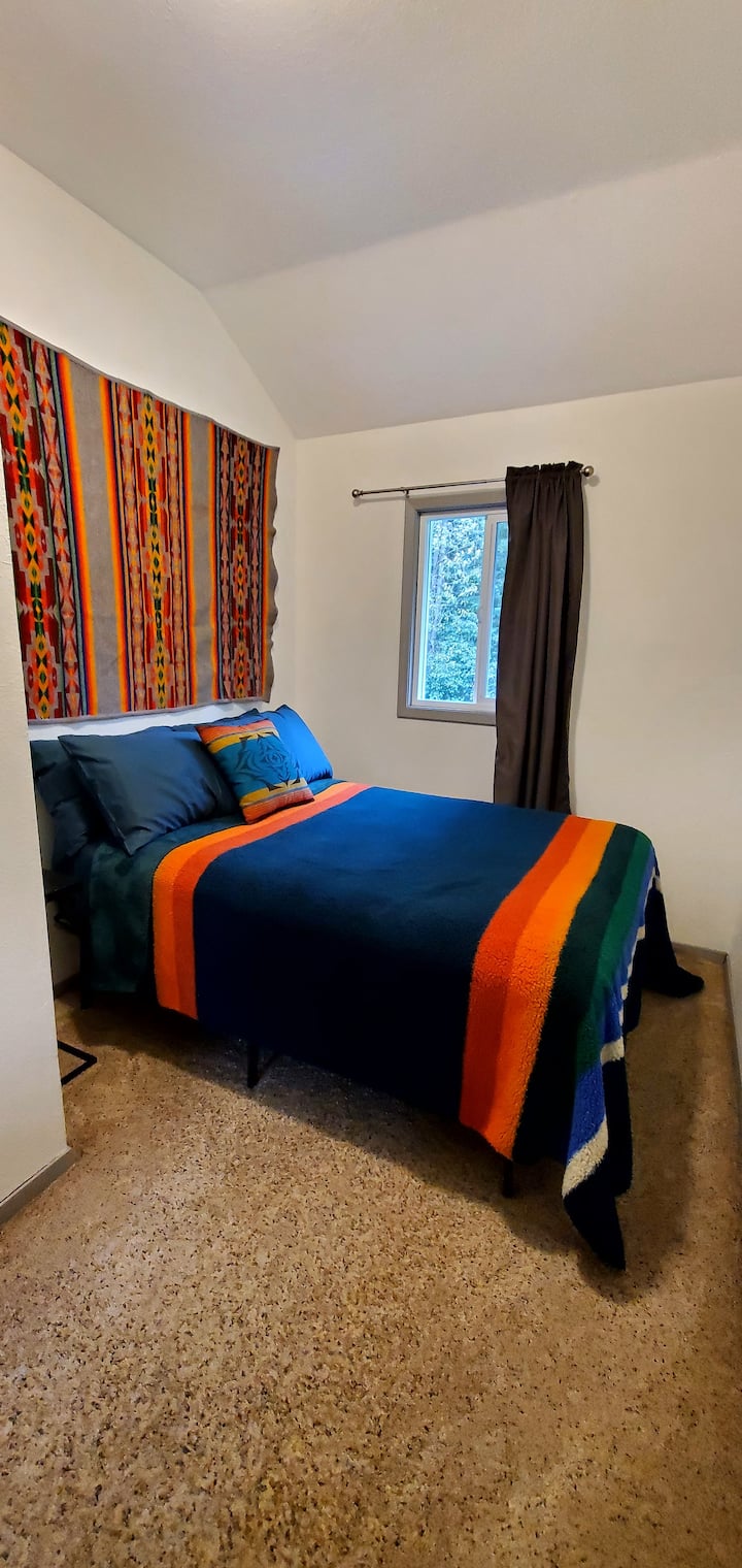 Di recente ristrutturazione Seely Plush Memory Foam (Full Bed) abbinato a questo accogliente piumone Pendalton e tende oscuranti, dormirai in pochissimo tempo! 