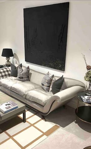 The Quintessential Chelsea House gallery image 4