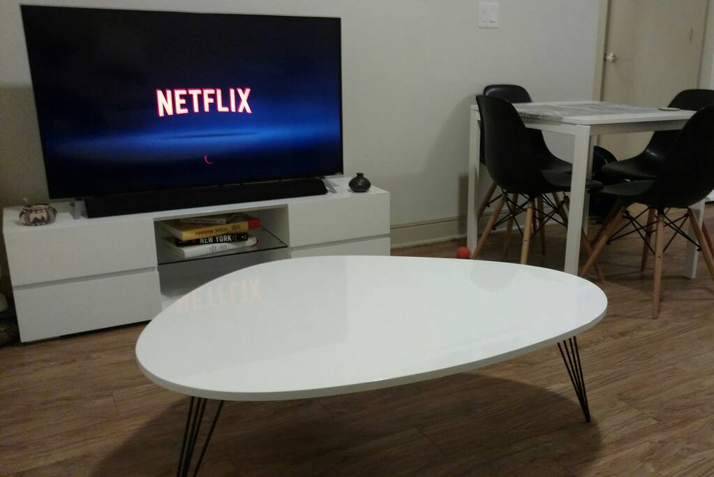 4k TV with netflix.