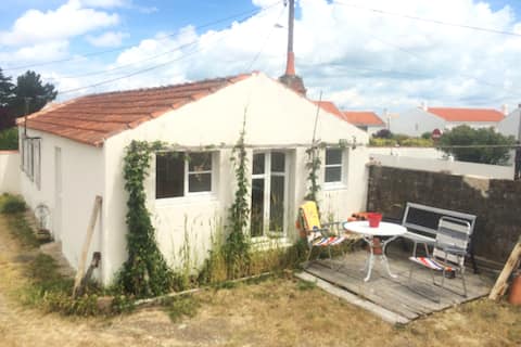 Popular Airbnb listing: Small fisherman's farmhouse in L'épine