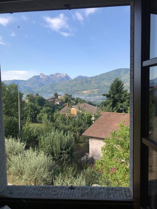 Vista sulle Alpi Apuane
