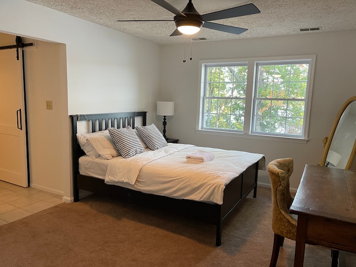 带办公区的第二间主卧