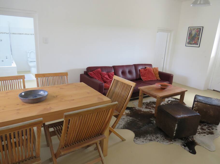 Lounge/Dining