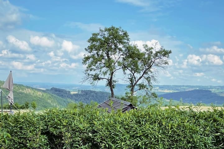 Apartment with distant views, terrace and Netflix