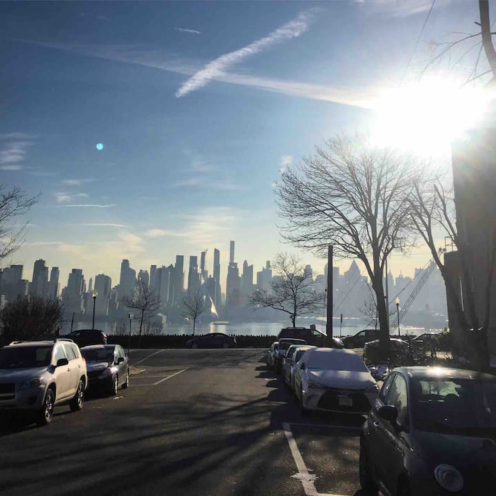 Fully Furnished 2 beds apartment with view to NYC