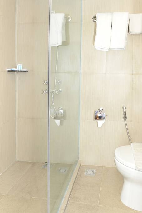 Bond shower room with toilet