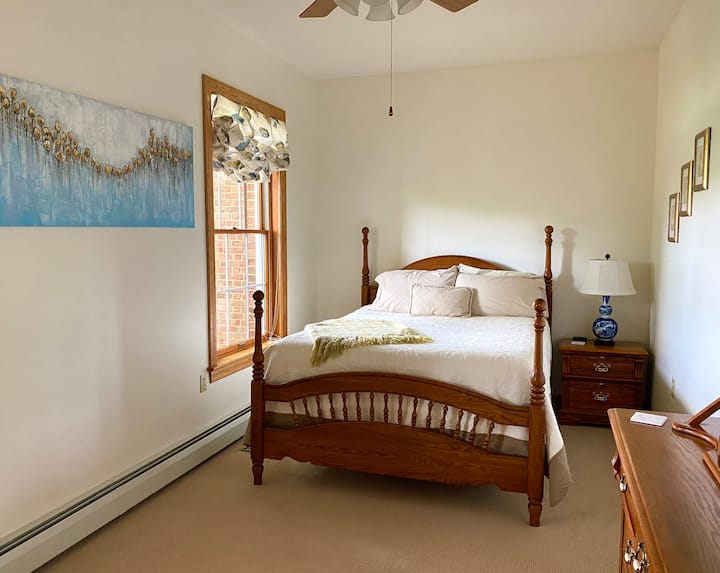 Downstairs Bedroom with Queen Bed. The “Balloon Room.”