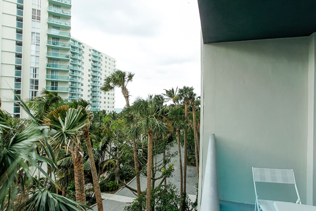 Views from balcony/Vistas de areas desde el Balcon