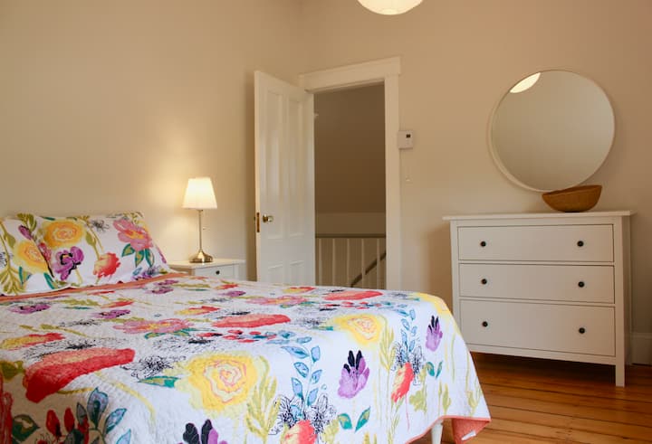 Დედოფლის (შუა) ოთახი 