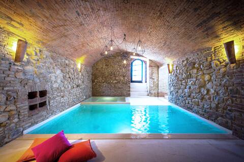 Elegant historic Palazzo, views of Tuscan valley