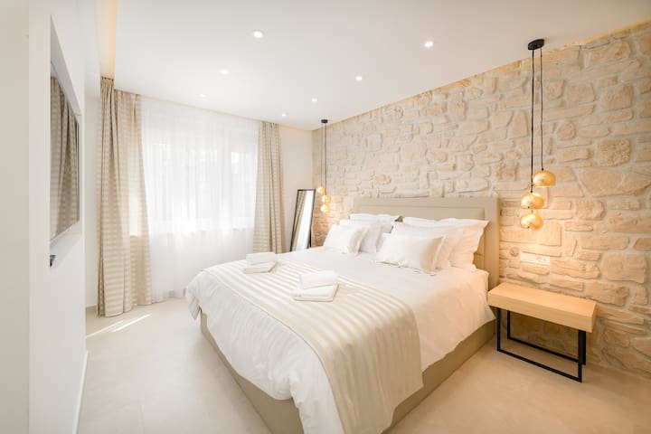 Lyra luxury studio - close to city center