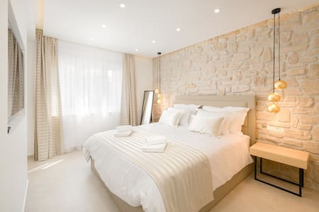 Lyra luxury studio - close to city center