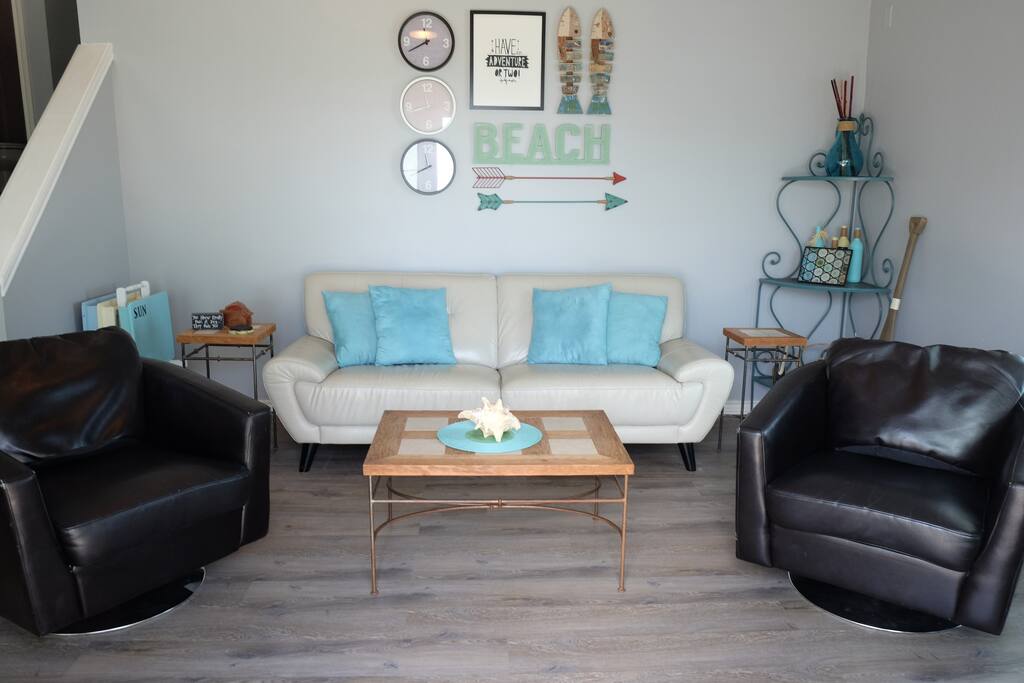 Living Room (Faces the Gulf)