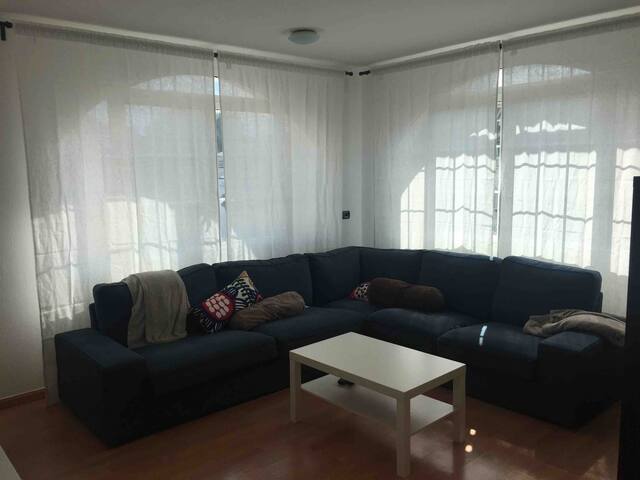 Dormitorio doble en chalet. Con llave propia.