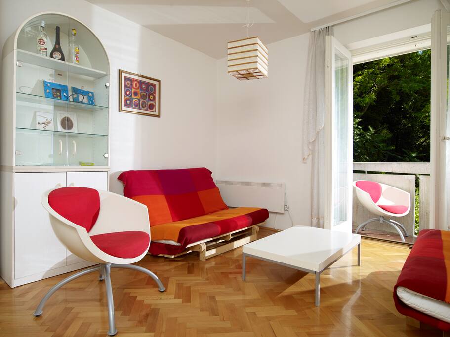 Living room with 3 extendable couches
