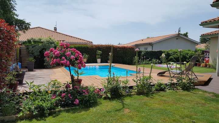 room, pool, Biscarrosse. Breakfast included.