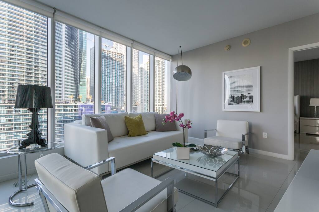 High rise panoramic views throughout