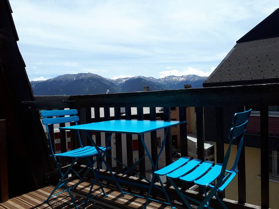 Terrasse avec vue sur la montagne