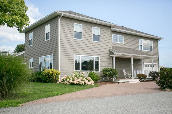 Coastal Narragansett Home – Your Happy Place! gallery image 3