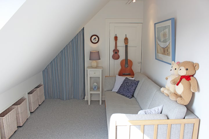 1er étage : Petite chambre confortable