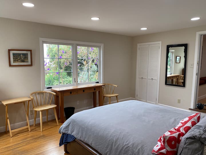 Lit queen size confortable pour deux !