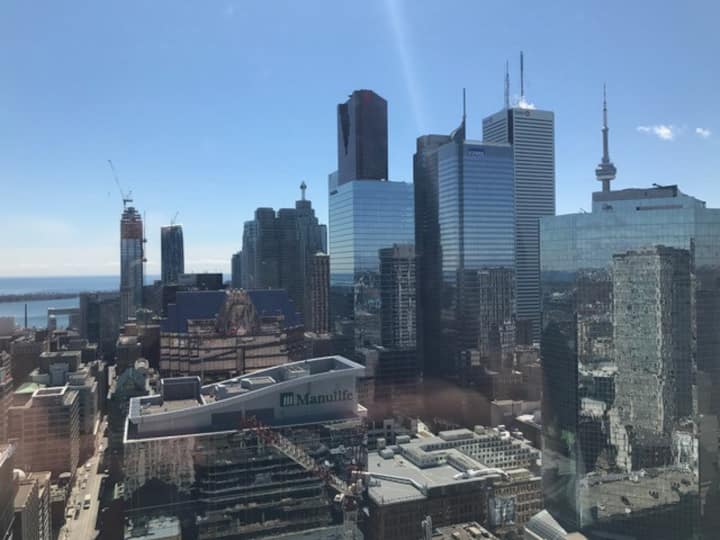 Top Floor Luxury 1 br at Dundas Square w Parking