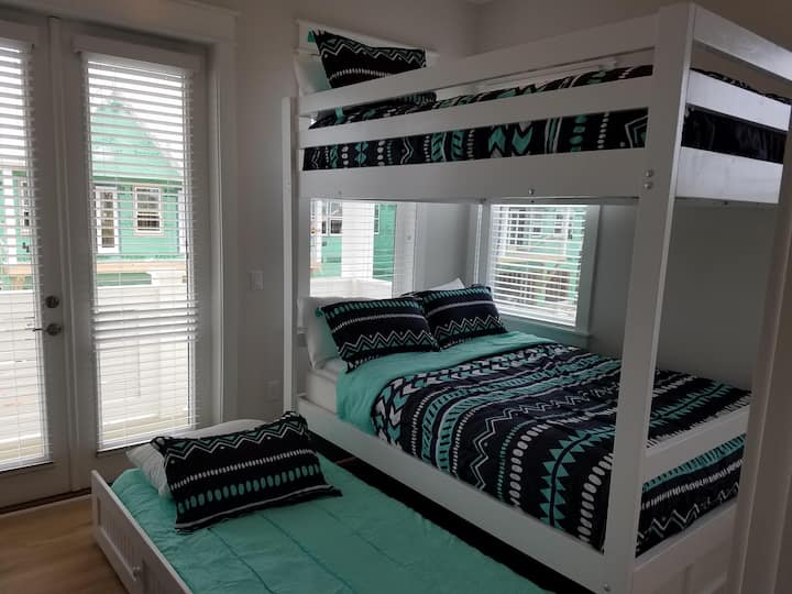 Custom queen bunk with twin trundle