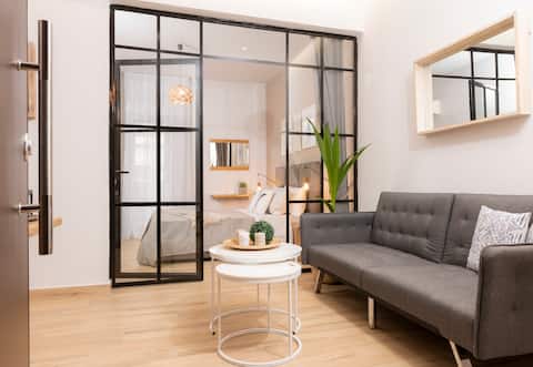 Stylish 2bd apartment above Sepolia Metro Station