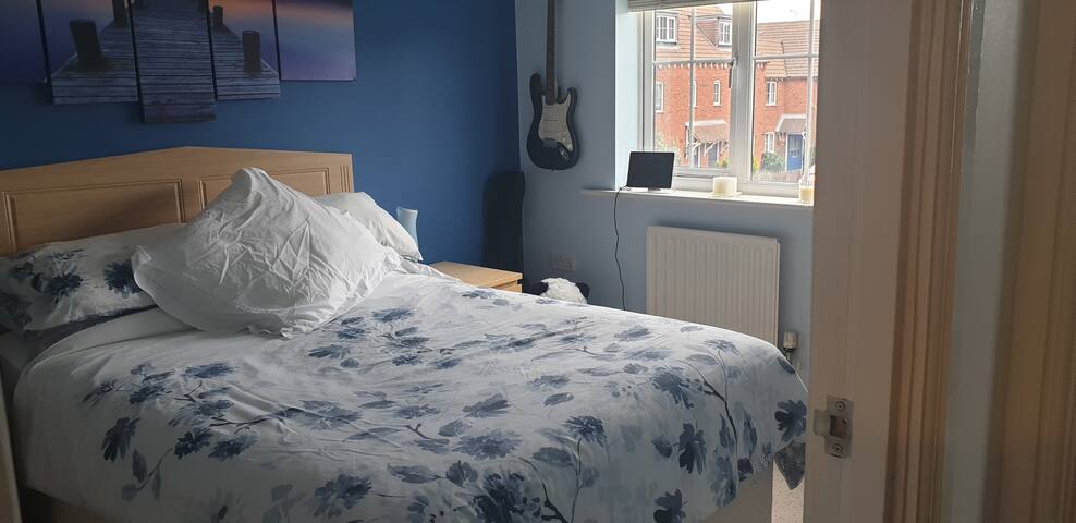 Private double bedroom w/own bathroom