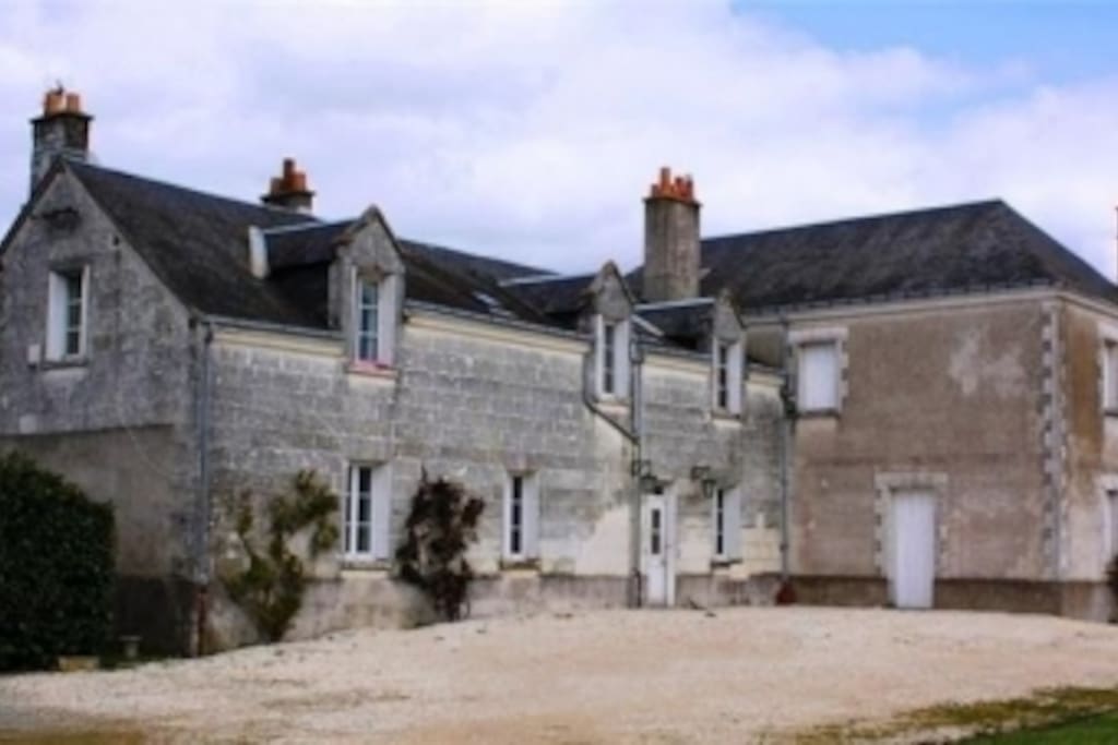 Grande maison familiale entourée d'un spacieux jardin