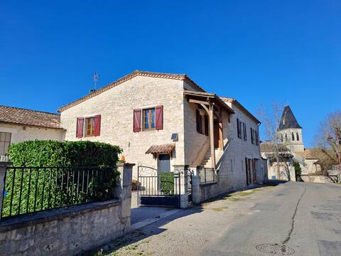 Village house of 145 m2 in the heart of Quercy