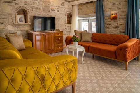 Top performing Airbnb: Restored Stone house in the center of Old Foça in Foça