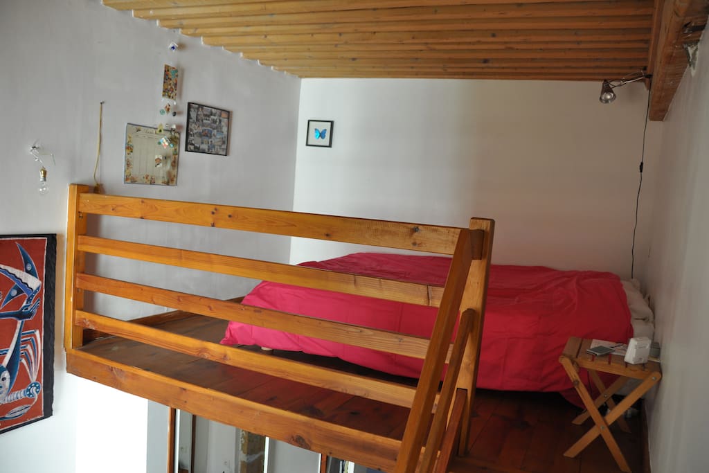 Chambre sur l'arrière (lit en 160 en mezzanine)