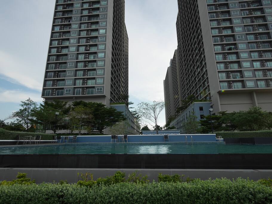 A Riverside condo along Chaopraya River : The project consist of 3 towers , Great common area and facilities , 2 swimming pools, 7-11 , restaurants , coffee shop , salon and laundry service.